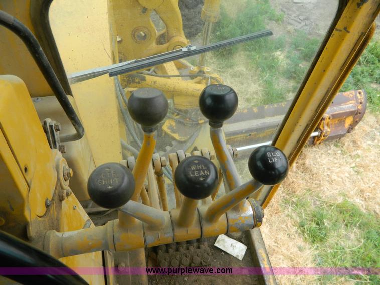image for item J8875 1976 Caterpillar 140G motor grader