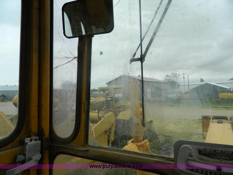 image for item J8875 1976 Caterpillar 140G motor grader