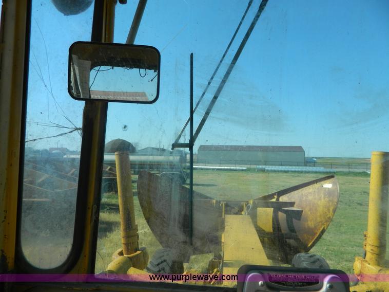 image for item J8875 1976 Caterpillar 140G motor grader