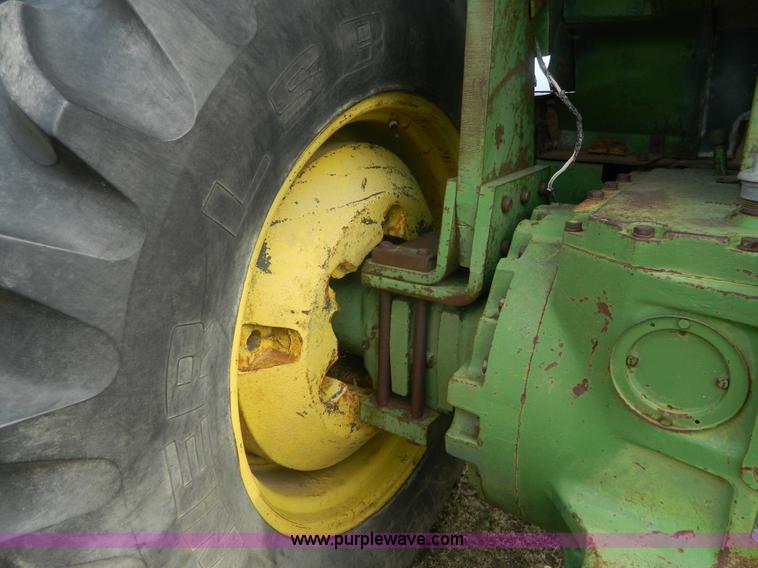 image for item J8876 John Deere 5020 tractor