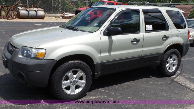 image for item K2183 2005 Ford Escape XLT SUV
