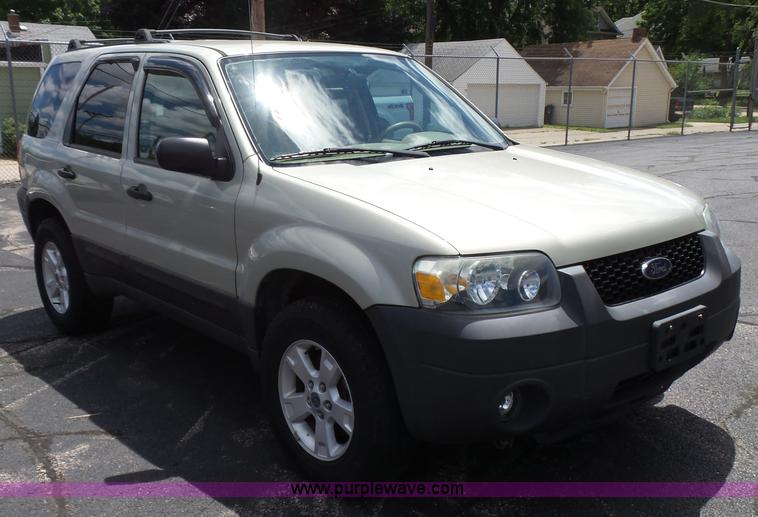 image for item K2183 2005 Ford Escape XLT SUV