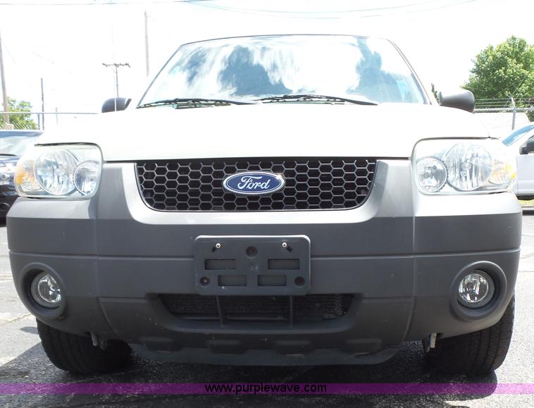 image for item K2183 2005 Ford Escape XLT SUV