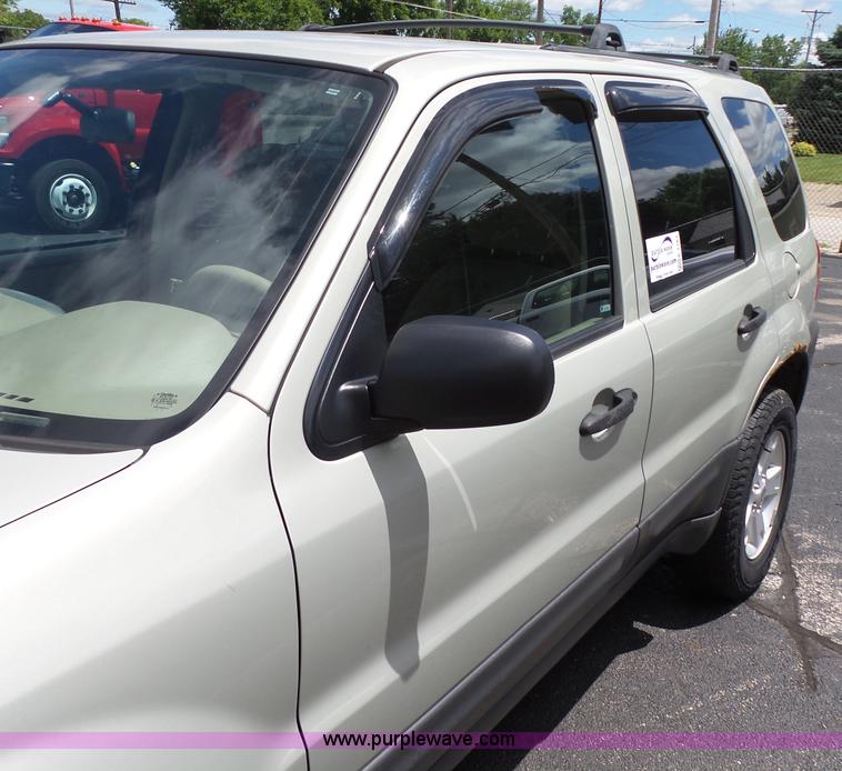 image for item K2183 2005 Ford Escape XLT SUV