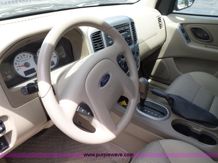 image for item K2183 2005 Ford Escape XLT SUV