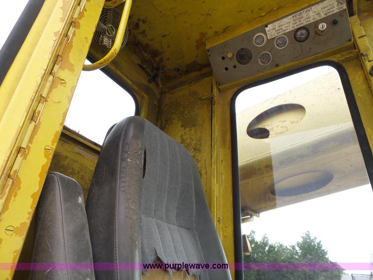 image for item K3184 Gradall G440 rubber tired excavator