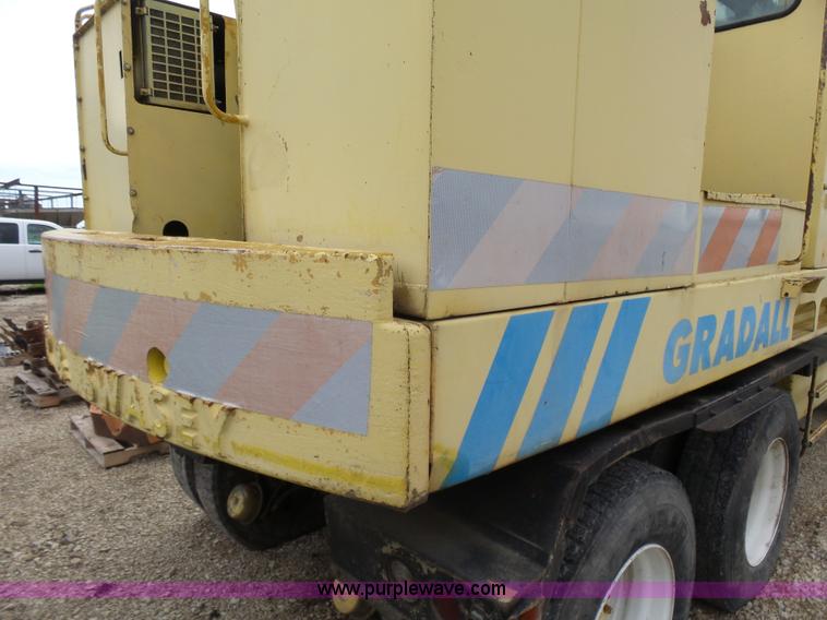 image for item K3184 Gradall G440 rubber tired excavator