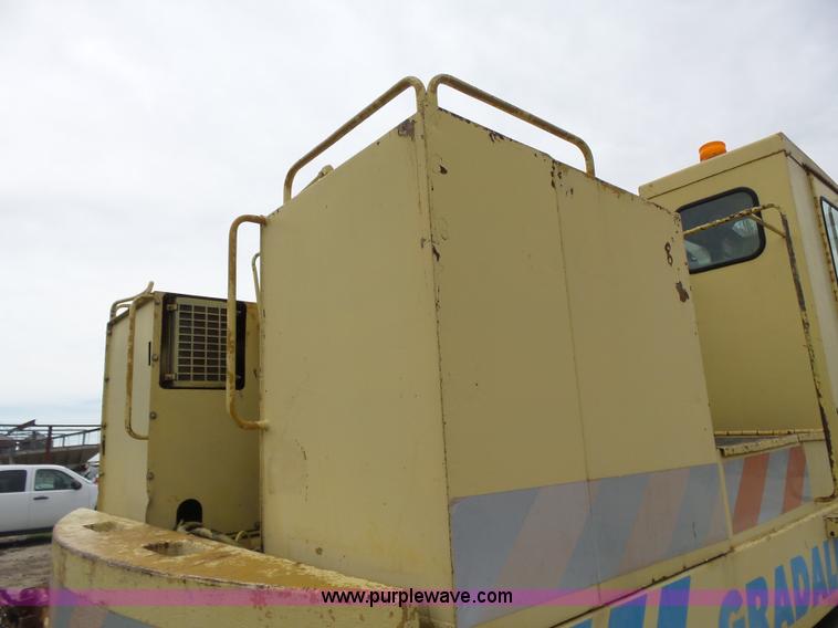 image for item K3184 Gradall G440 rubber tired excavator