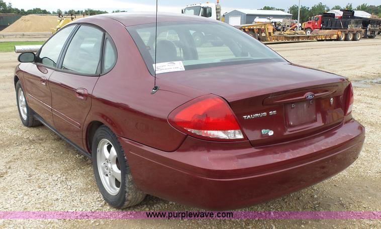 image for item K3185 2005 Ford Taurus