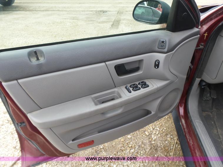 image for item K3185 2005 Ford Taurus