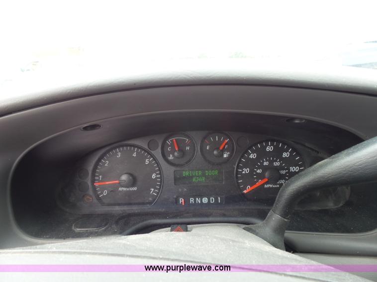 image for item K3185 2005 Ford Taurus