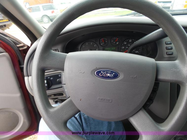 image for item K3185 2005 Ford Taurus