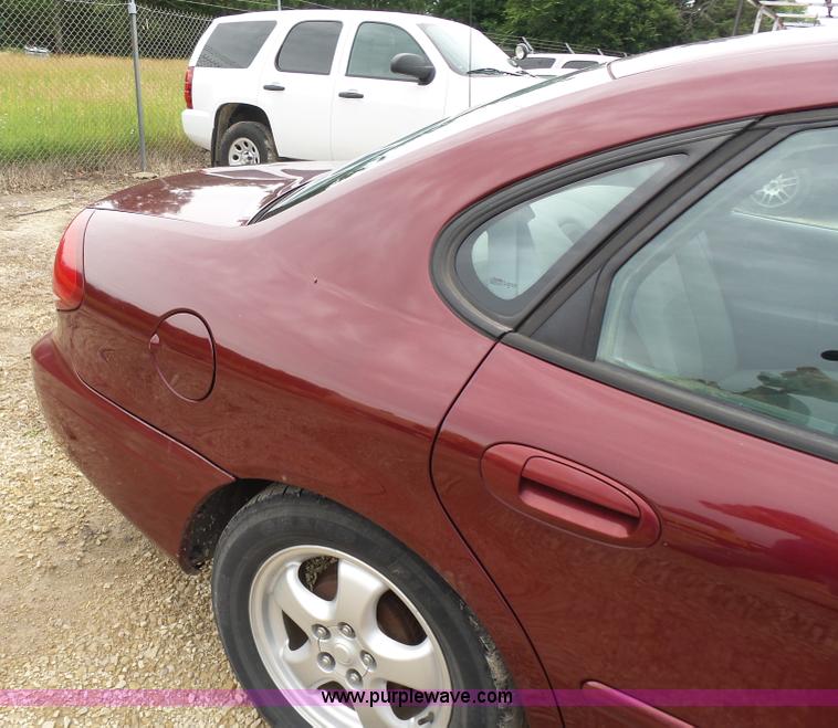 image for item K3185 2005 Ford Taurus