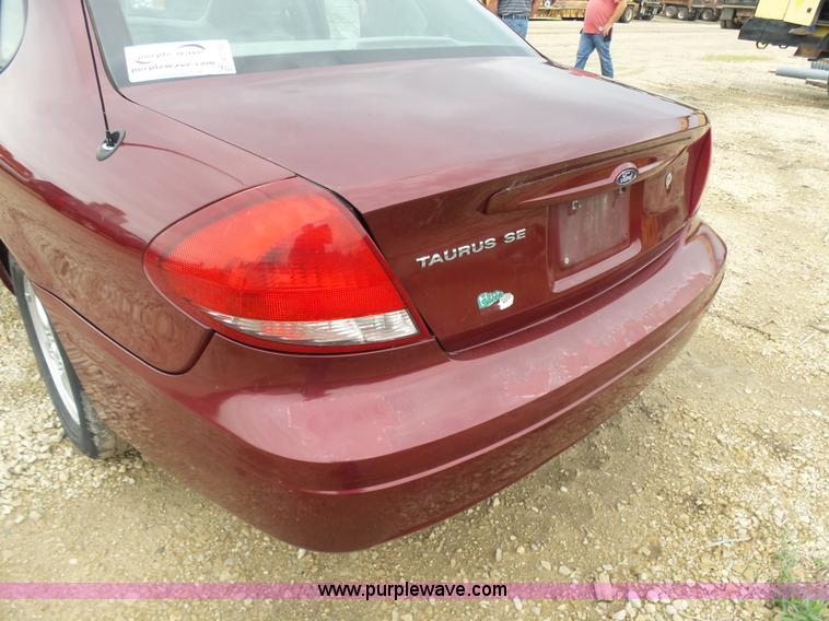 image for item K3185 2005 Ford Taurus