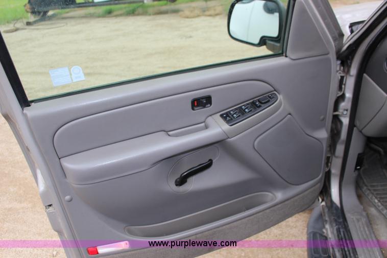 image for item K3190 2005 Chevrolet Tahoe SUV