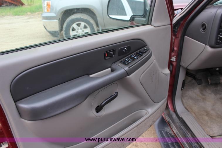 image for item K3192 2003 Chevrolet Tahoe SUV