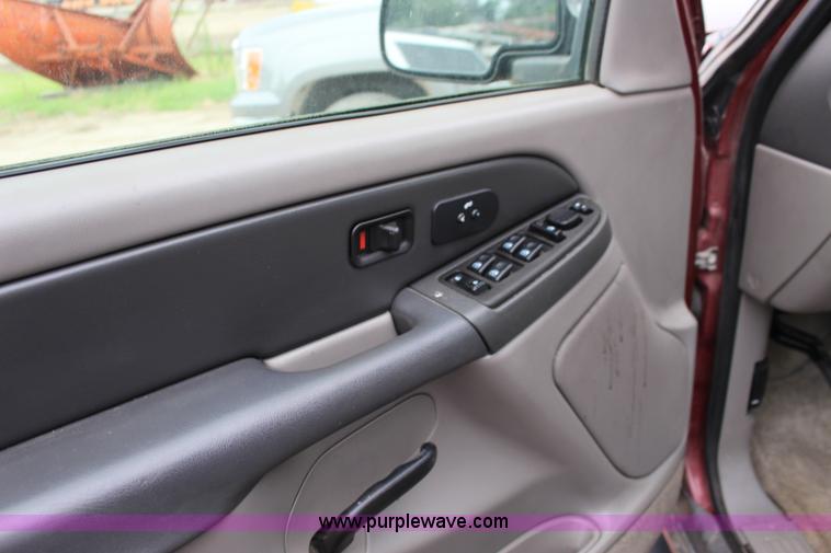 image for item K3192 2003 Chevrolet Tahoe SUV