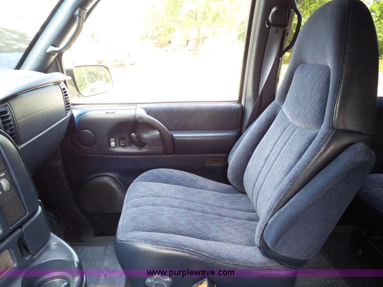image for item K5391 1999 Chevrolet Astro van