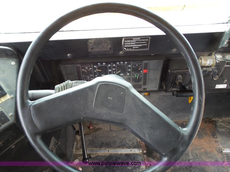 image for item K5431 2000 International 3800 school bus