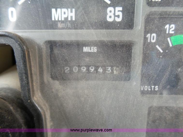 image for item K5431 2000 International 3800 school bus