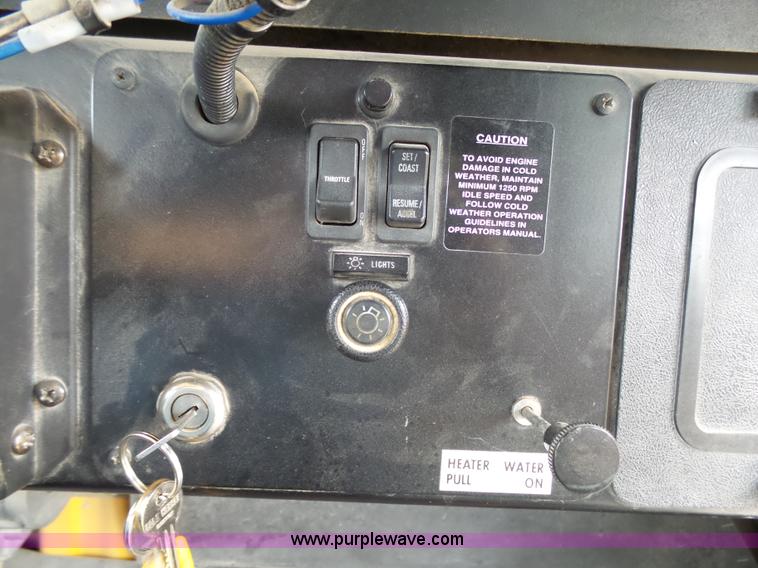 image for item K5431 2000 International 3800 school bus