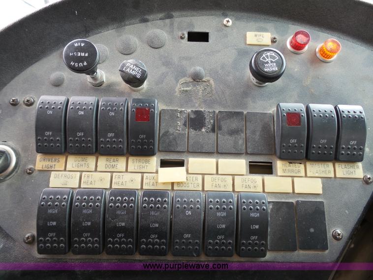 image for item K5431 2000 International 3800 school bus