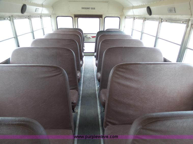 image for item K5431 2000 International 3800 school bus
