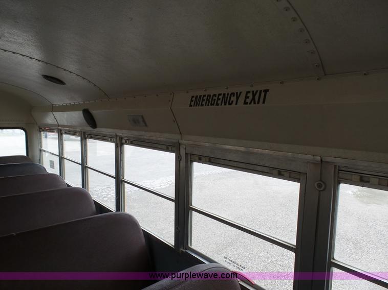 image for item K5431 2000 International 3800 school bus