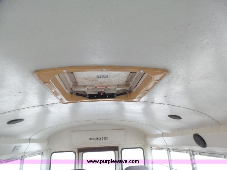 image for item K5431 2000 International 3800 school bus