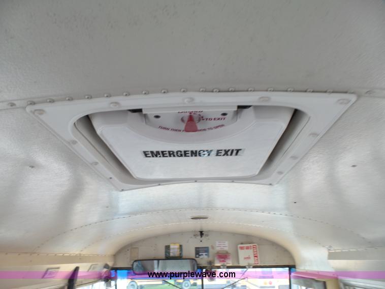 image for item K5431 2000 International 3800 school bus