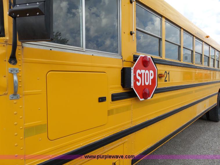 image for item K5431 2000 International 3800 school bus