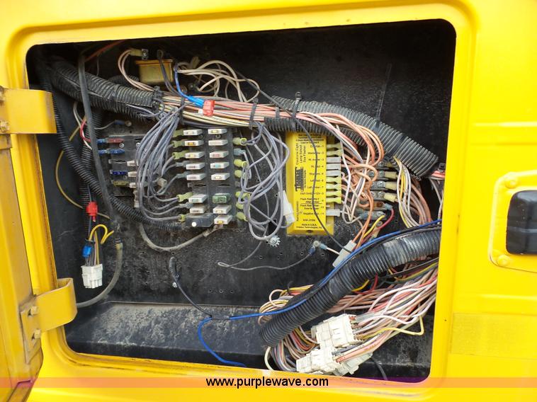 image for item K5431 2000 International 3800 school bus