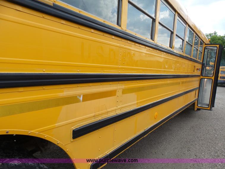 image for item K5431 2000 International 3800 school bus