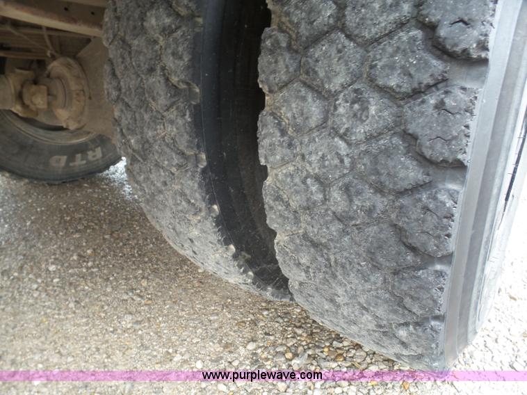 image for item K5431 2000 International 3800 school bus