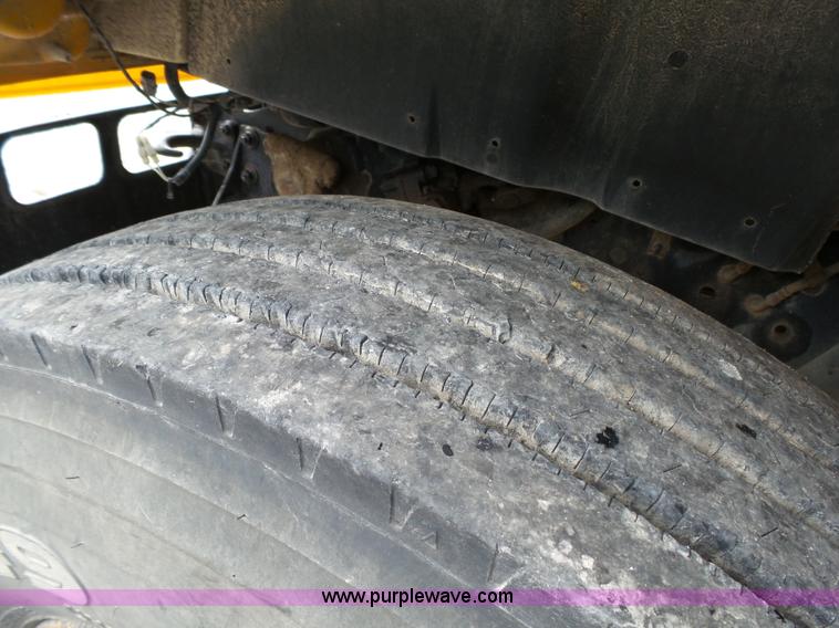 image for item K5431 2000 International 3800 school bus