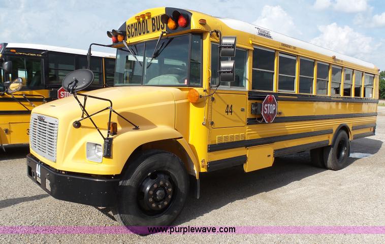 image for item K5432 2004 Freightliner FS65 school bus