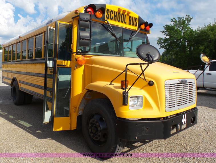 image for item K5432 2004 Freightliner FS65 school bus