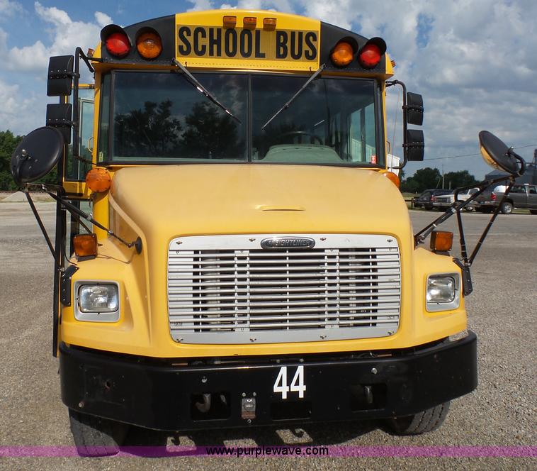 image for item K5432 2004 Freightliner FS65 school bus
