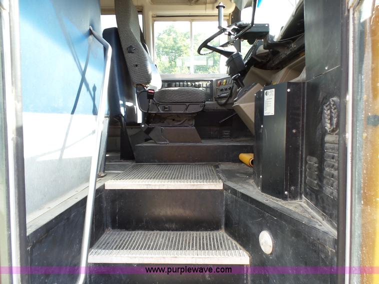 image for item K5432 2004 Freightliner FS65 school bus