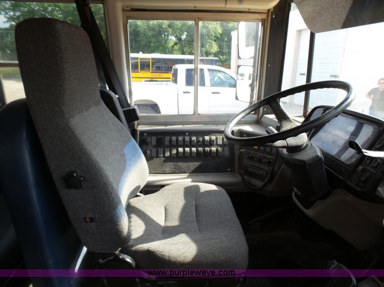 image for item K5432 2004 Freightliner FS65 school bus