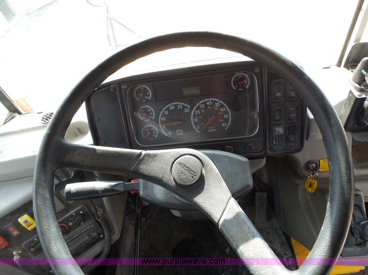 image for item K5432 2004 Freightliner FS65 school bus