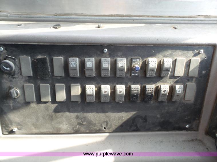 image for item K5432 2004 Freightliner FS65 school bus