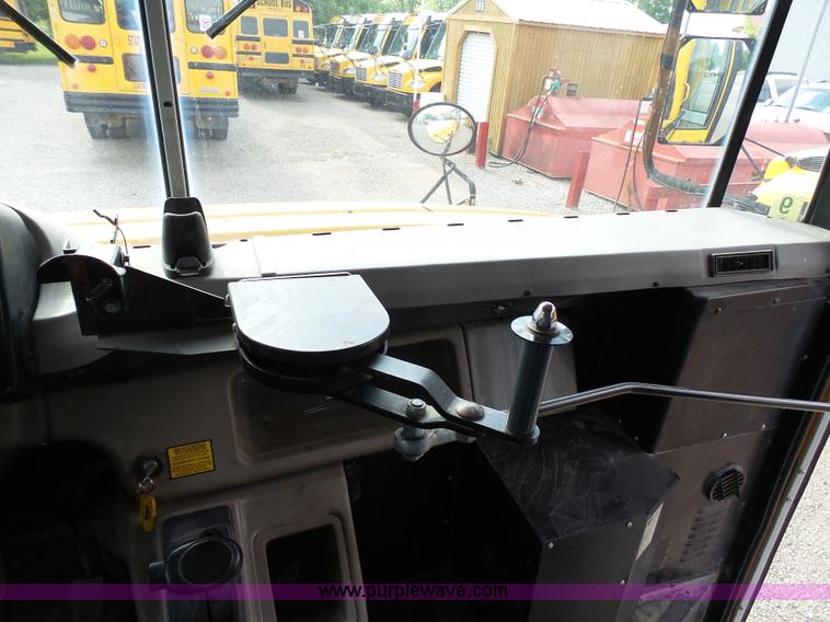 image for item K5432 2004 Freightliner FS65 school bus