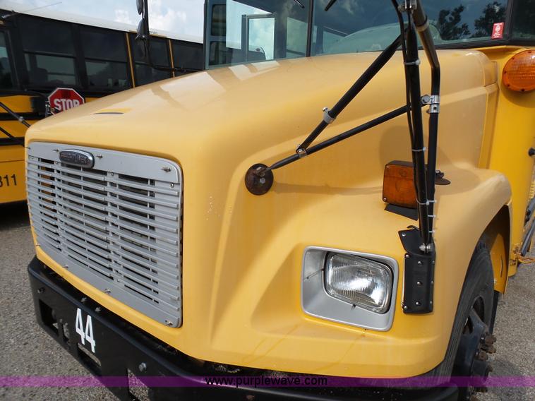 image for item K5432 2004 Freightliner FS65 school bus