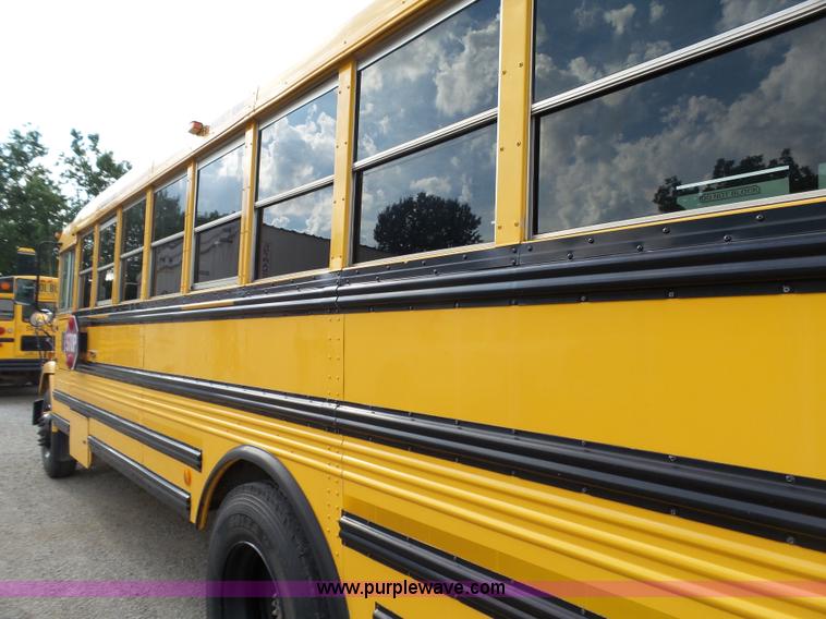 image for item K5432 2004 Freightliner FS65 school bus