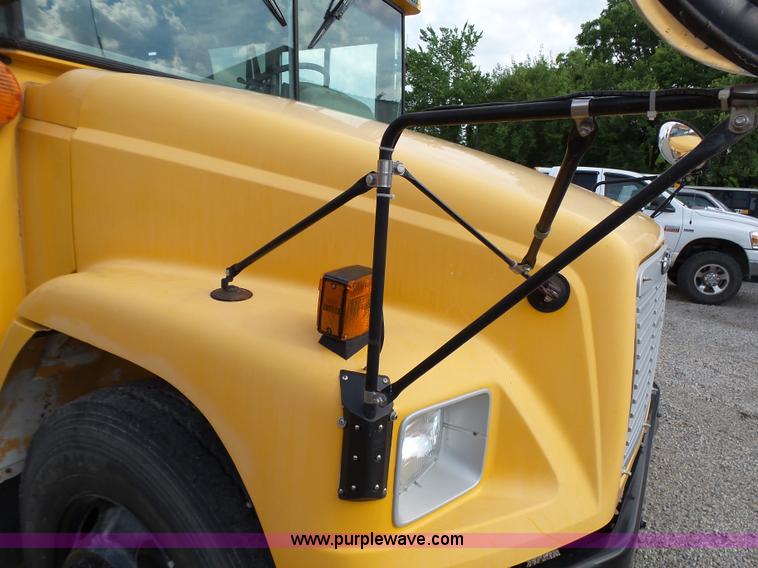 image for item K5432 2004 Freightliner FS65 school bus