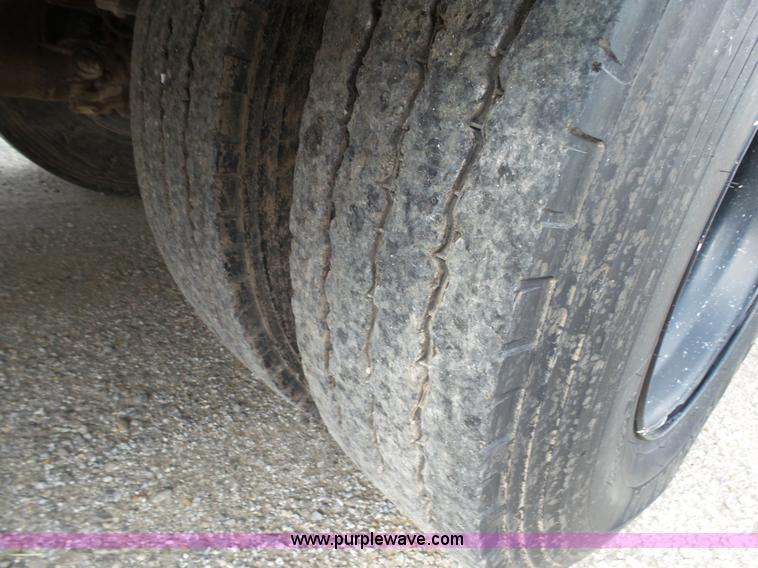 image for item K5432 2004 Freightliner FS65 school bus