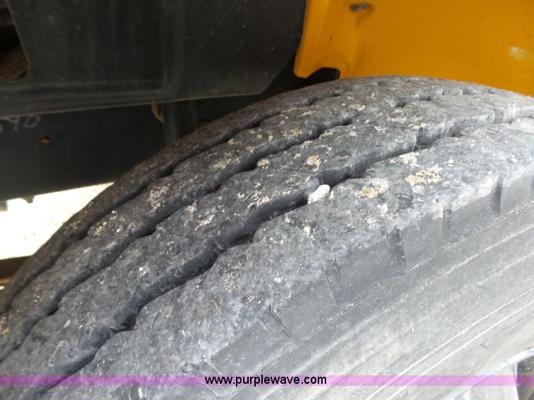 image for item K5432 2004 Freightliner FS65 school bus