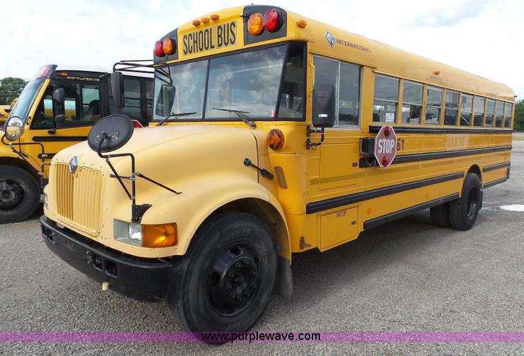 image for item K5433 2002 International 3800 school bus