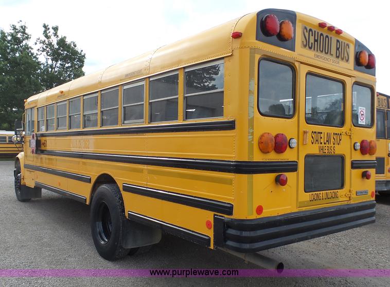 image for item K5433 2002 International 3800 school bus
